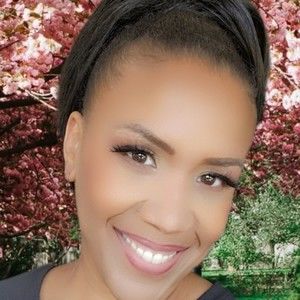 Meet your Posher, Adrienne